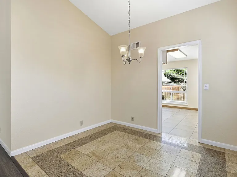 663 Albion Dr — Photo 8