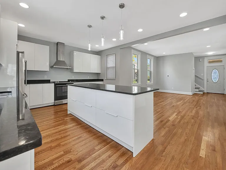 5021 Ravenna St — Photo 6