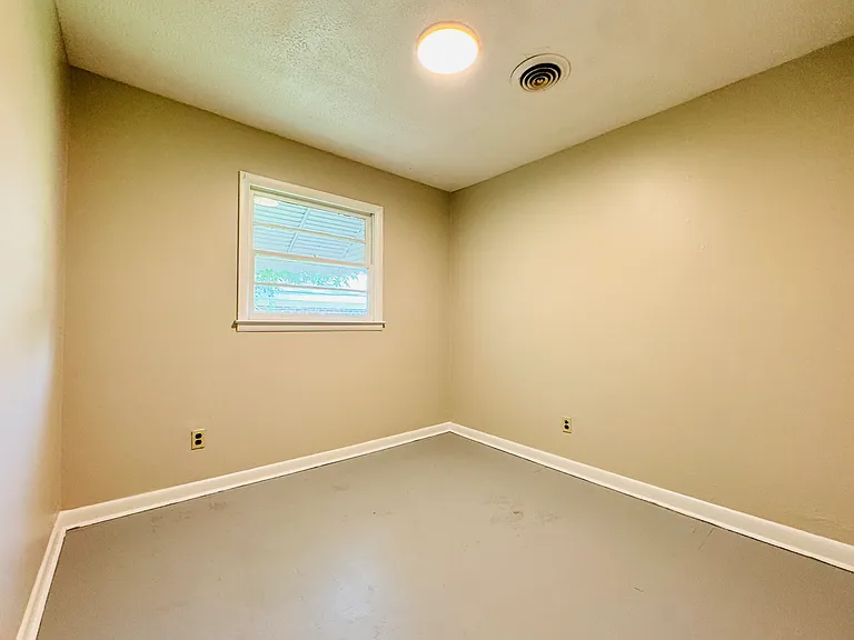 Bedroom 3 - 9'2"x9'0"