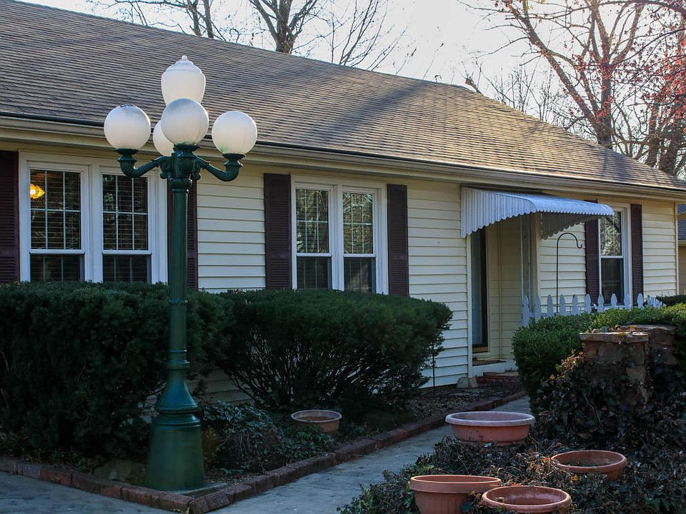2nd image of 820 W Mel O Ct