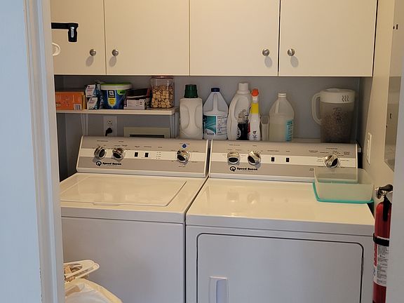 3rd image of 3422 Meadowhill Dr