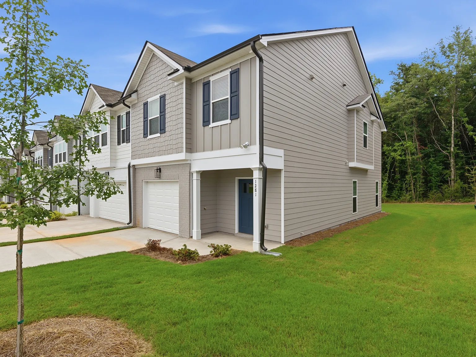 4 bed, 2.5 bath, 1888 sqft, $1,995 — Photo 2
