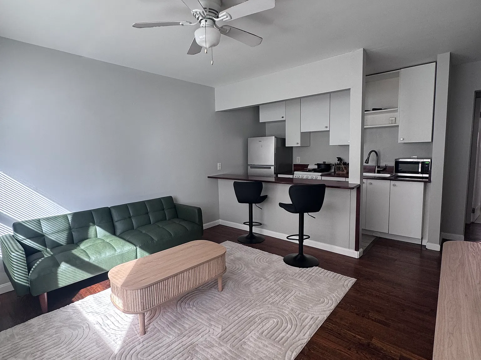 2116 Kemper Ln — Photo 3