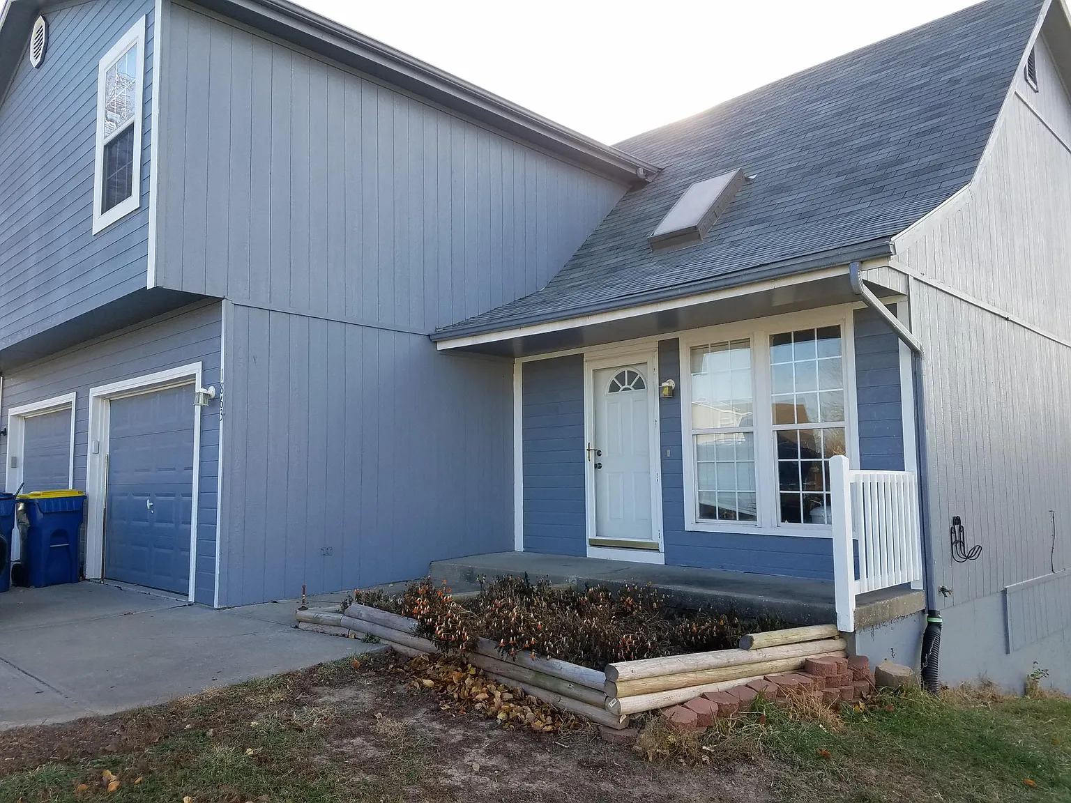 3 bed, 2.5 bath, 2085 sqft, $1,950 — Photo 1