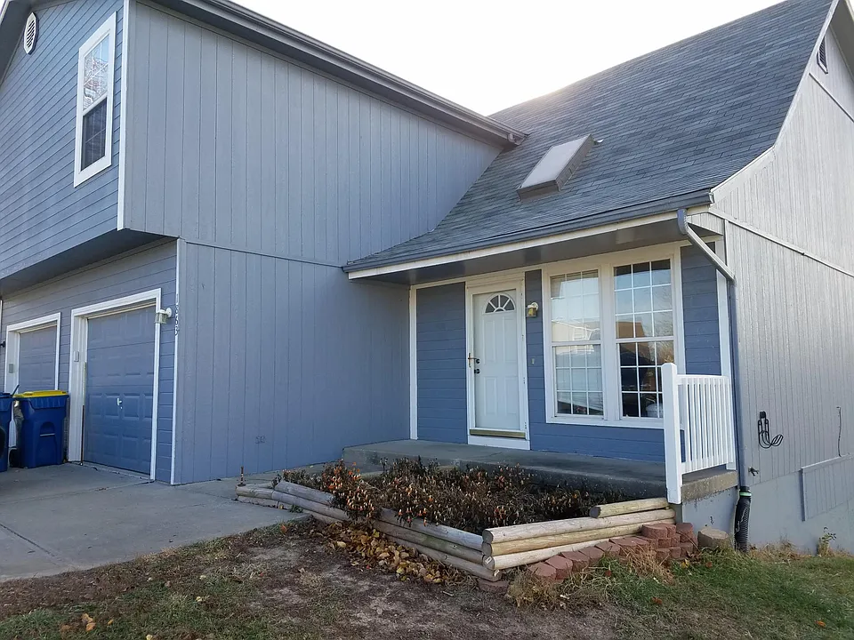 1863 Kingbird Ct