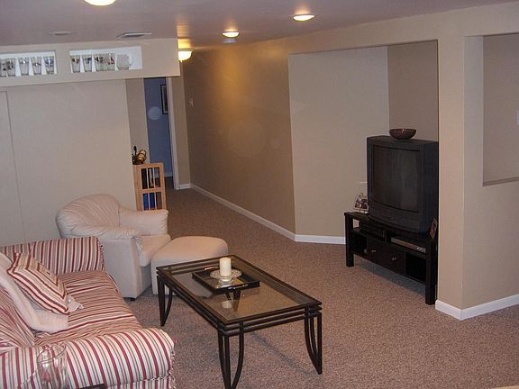 Finished basement with full bath