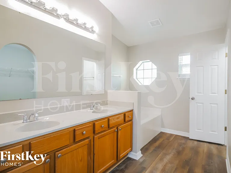 117 King Arthur Ct — Photo 9