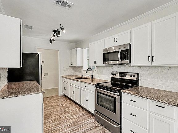 5th image of 8016 Long Creek Dr