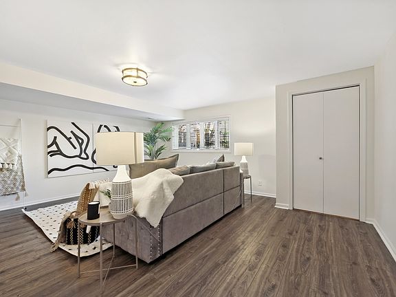 2nd image of 1637 W Wolfram St #G
