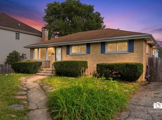 599 N Willow Rd, Elmhurst, IL 60126