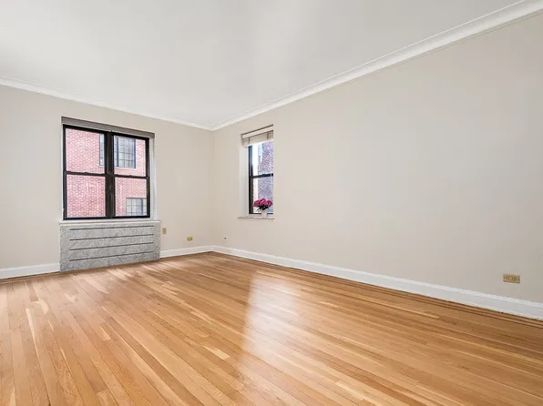 25-40 31st Ave APT 2F, Queens, NY 11106