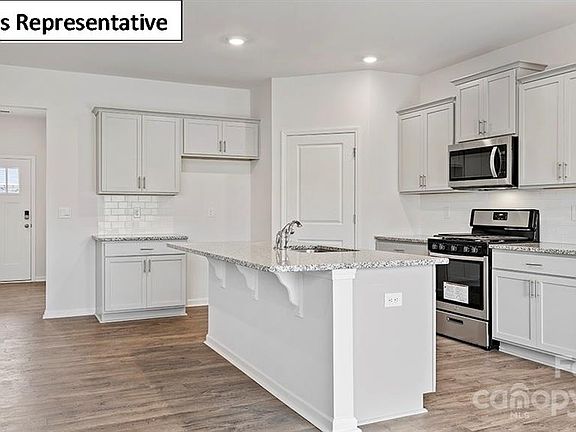 5th image of 122 Giant Oak Ave #246