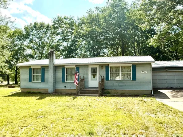 1103 Barcelona Dr, Lake Isabella, MI 48893