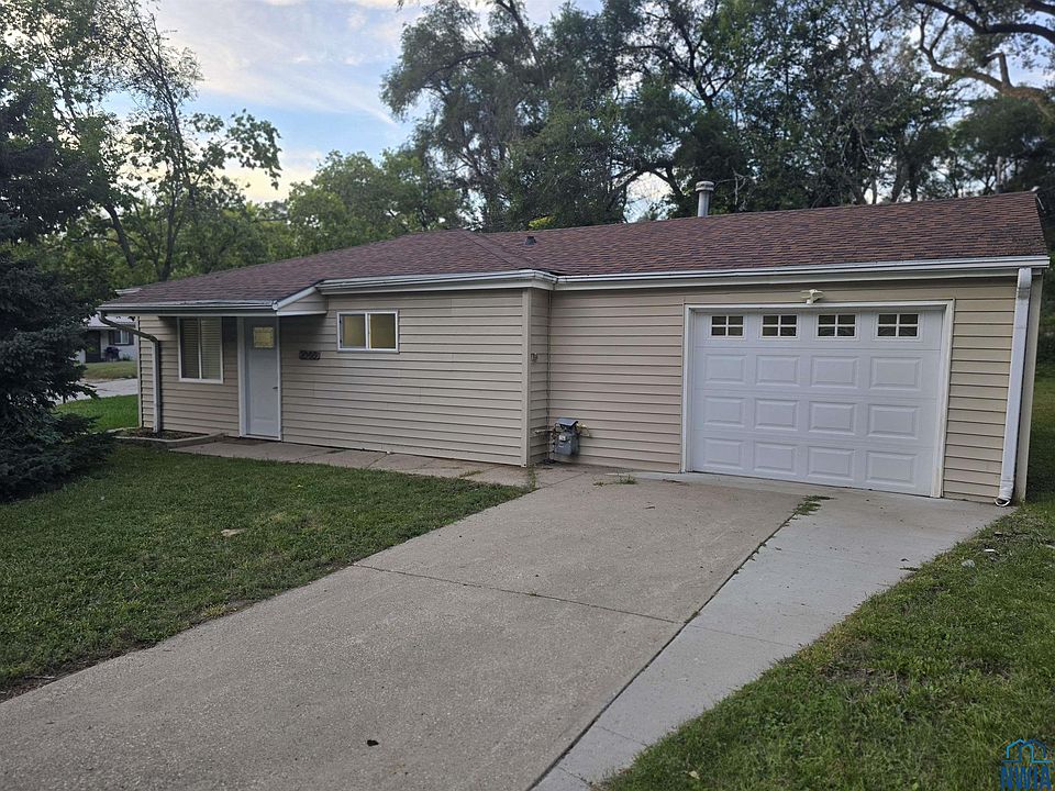 1st image of 2909 9th St