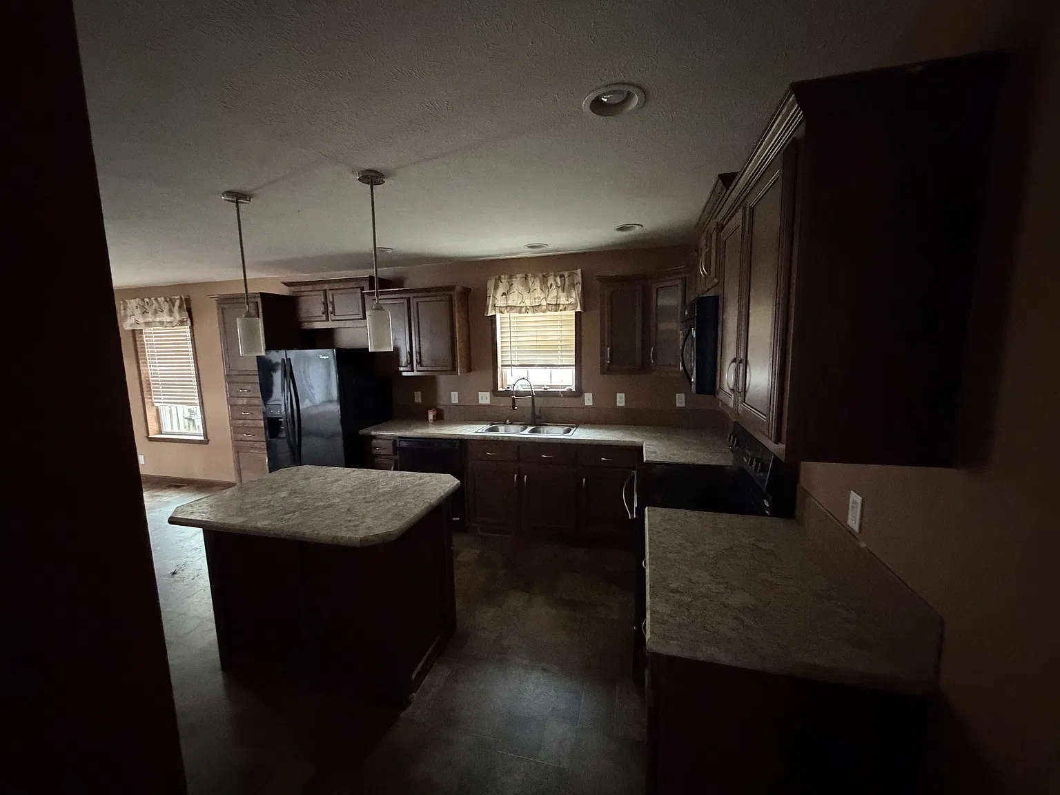 3 bed, 3360 sqft, $2,000 — Photo 4