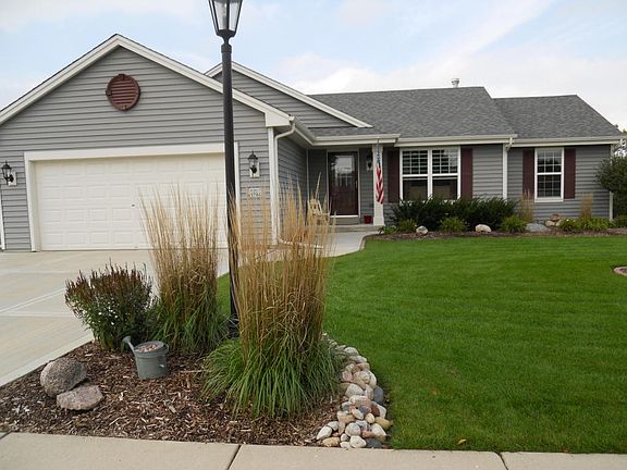 2nd image of W207N17447 Parkview Dr