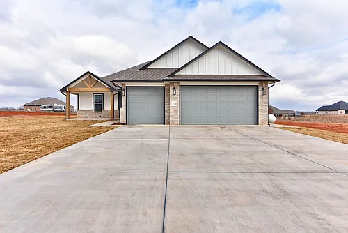 2310 Lions Pride Way Photo 1