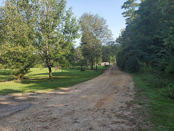 4th image of 150 Ashley Road 948