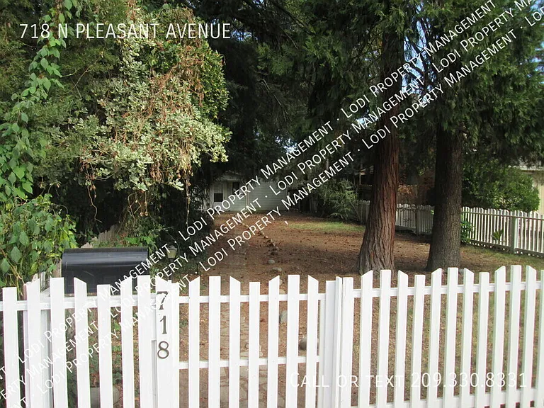 718 N Pleasant Ave — Photo 1