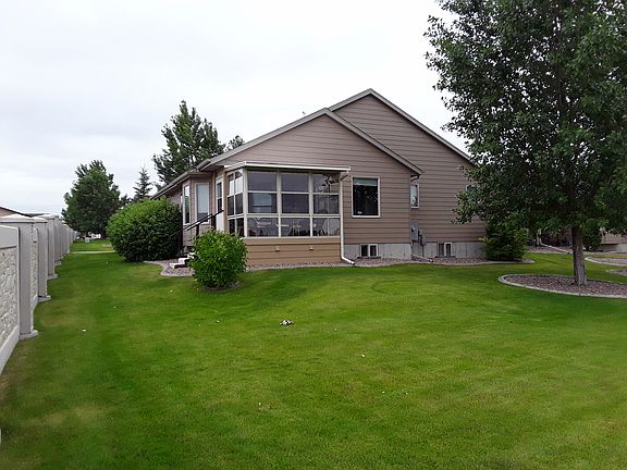 View of back of condo.