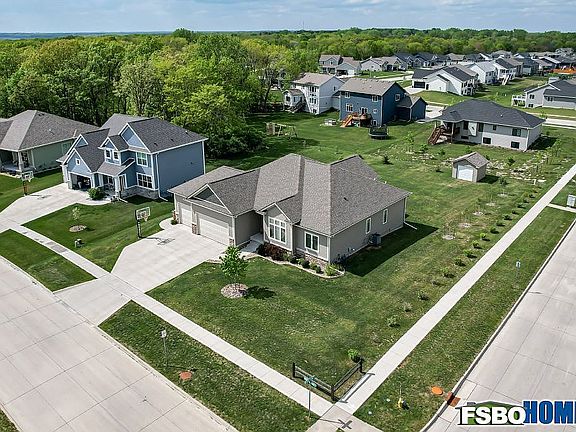 3rd image of 1801 Meadow Lark Dr
