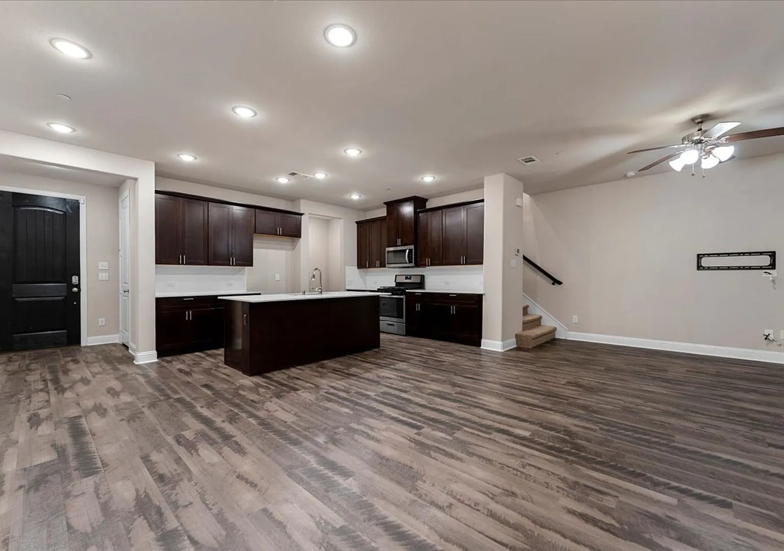 Ready for Immediate Move-In! 4 Bed 3.5 Bath 2001 SQFT Townhouse in Allen's Parkview Lane Subdivision — Photo 4
