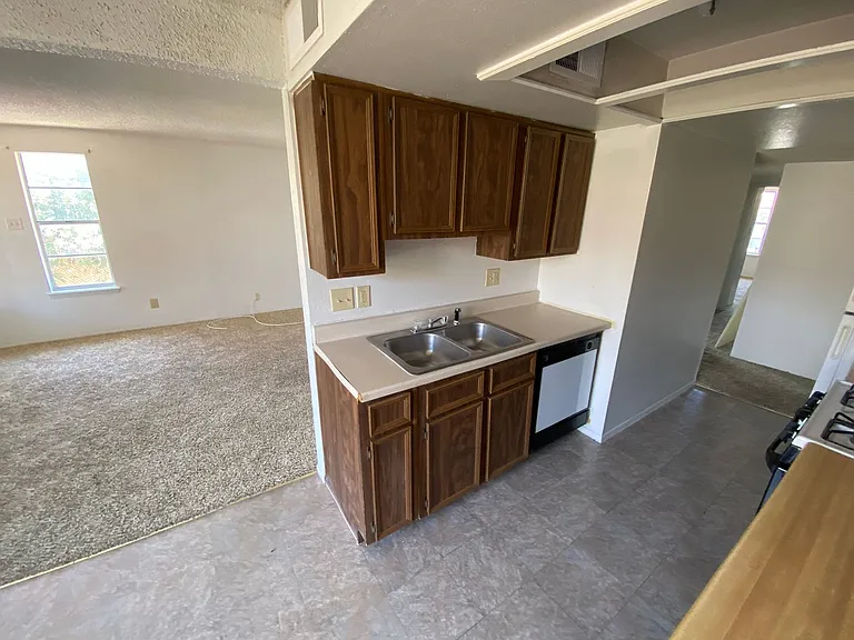 10608 Springwood Dr — Photo 9