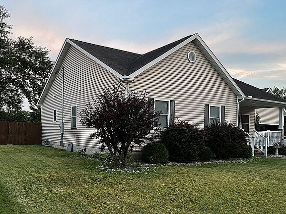 3rd image of 126 Columbia Dr