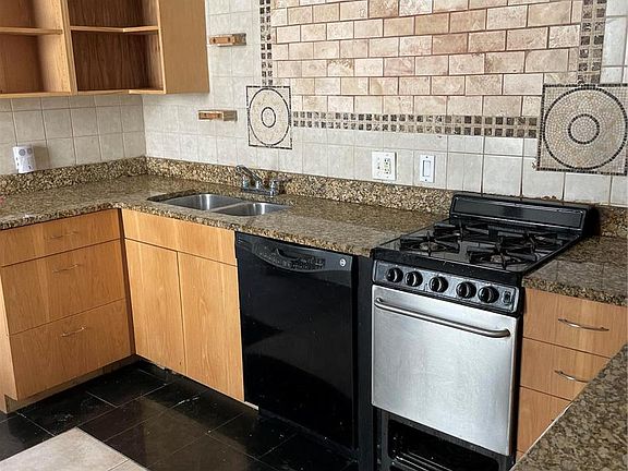 4th image of 4733 Hummel Ave
