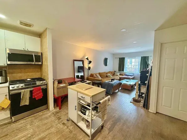 292 Tompkins Avenue image 1 of 10