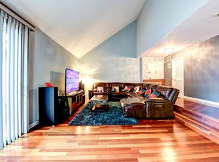 572 Sanderling Ct, Secaucus, NJ 07094