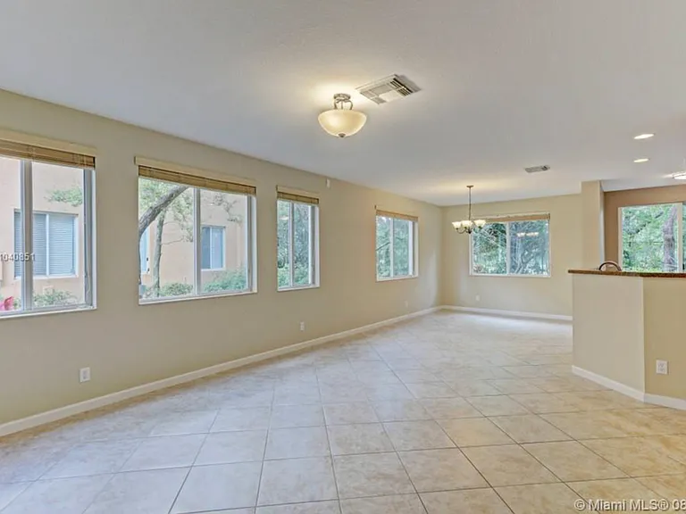 3211 Scarletta Dr — Photo 7