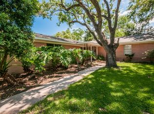 1400 Jones Rd, Highlands, TX 77562