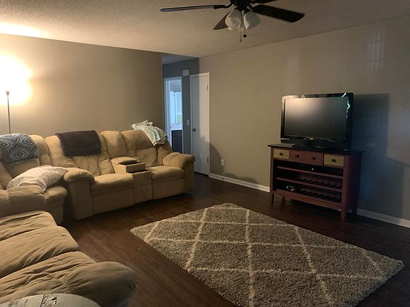 4th image of 166 Woodhill Cir