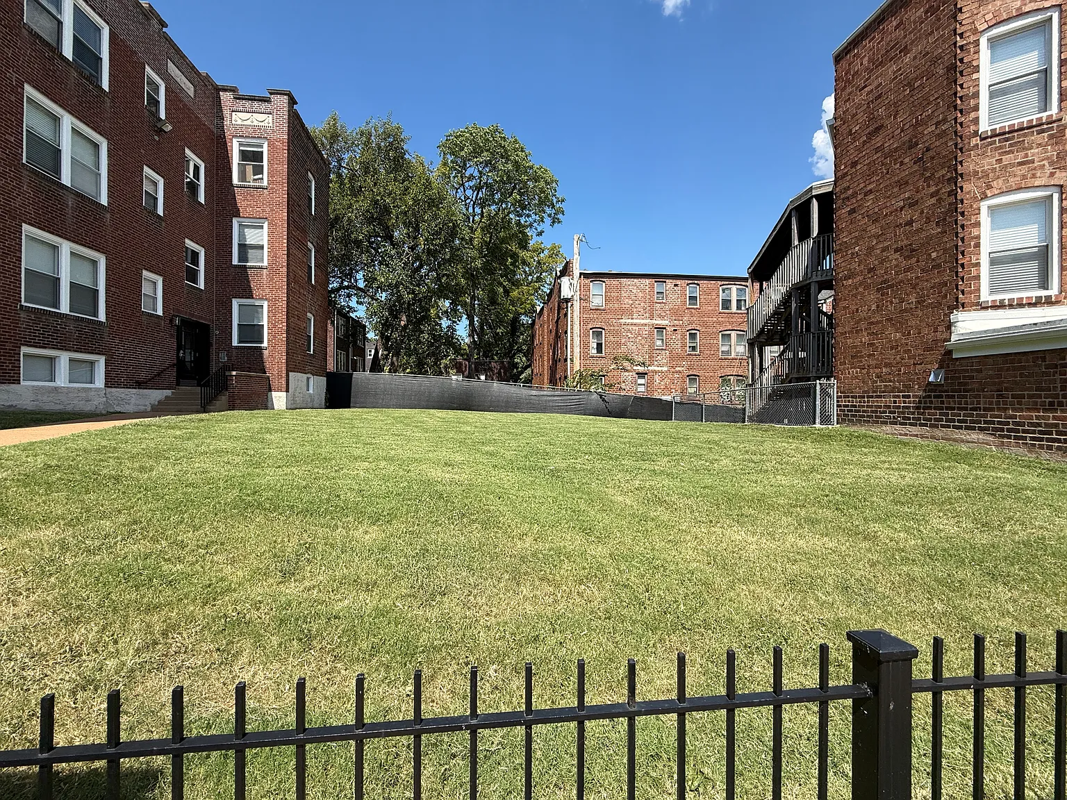 2 bed, 900 sqft, $1,195 — Photo 2