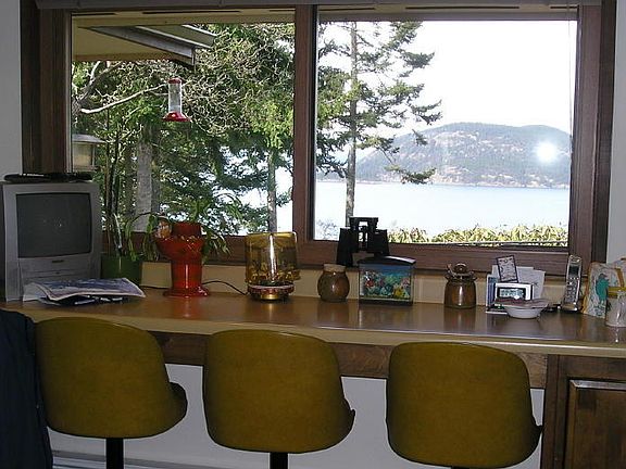 View Breakfast Bar in Kitchen