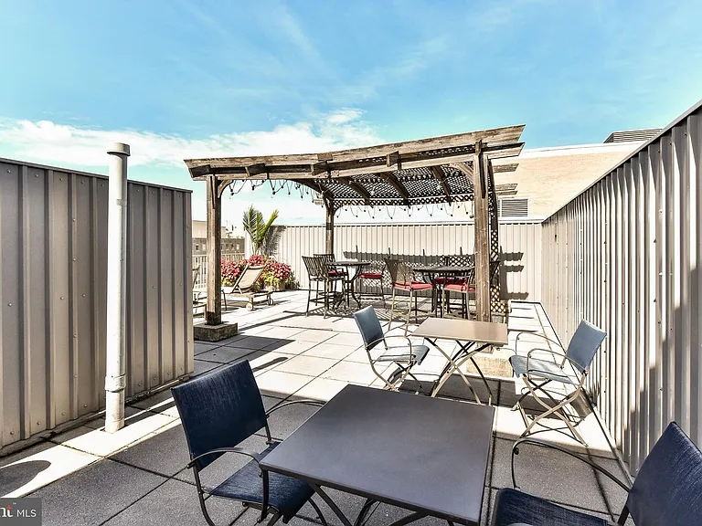 Rooftop deck - great for 4th of July fireworks!