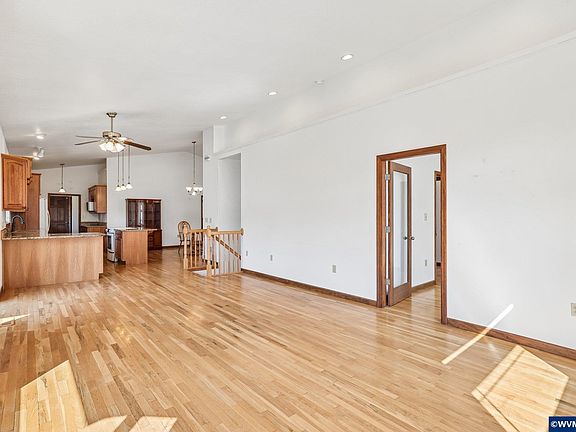 5th image of 9264 Glory Ct NE