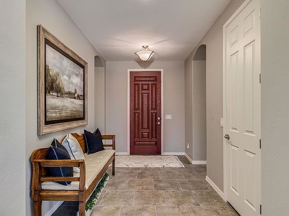 4th image of 205 W Hackberry Ave
