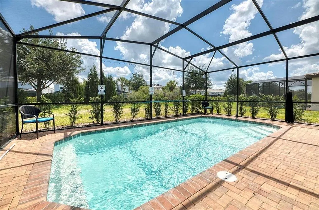5 bed, 4.0 bath, 2492 sqft, $3,750 — Photo 2