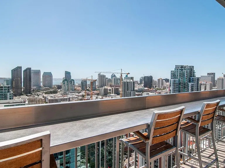 Rooftop Lounge