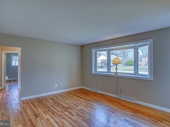 4th image of 4 Brookside Pl