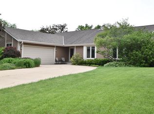 5261 Robinwood Ln, Hales Corners, WI 53130