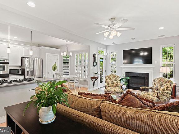 2nd image of 2966 Lismore Ln