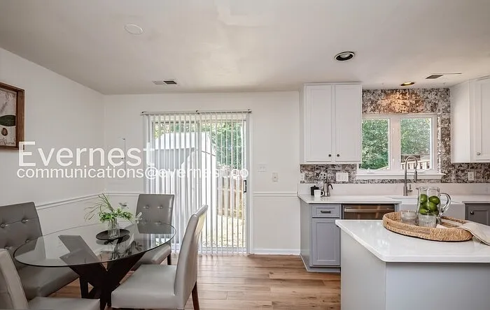 3 bed, 2.0 bath, 1280 sqft, $2,700 — Photo 4