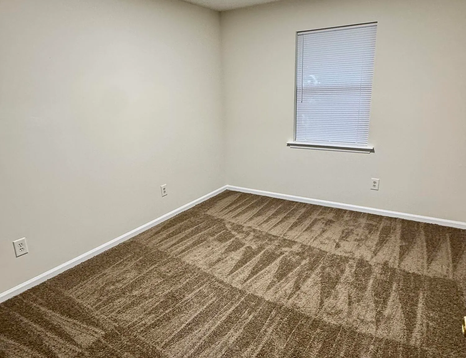 2 bed, 1.0 bath, $750 — Photo 3