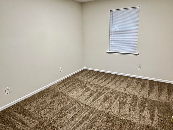 3rd image of 3215 Summer Pl #22