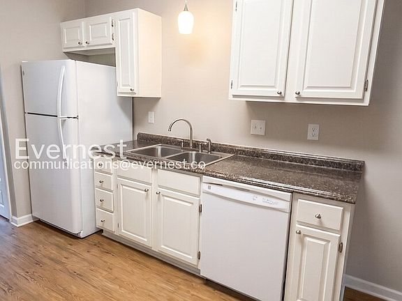 4th image of 224 W Acadia Ave #100