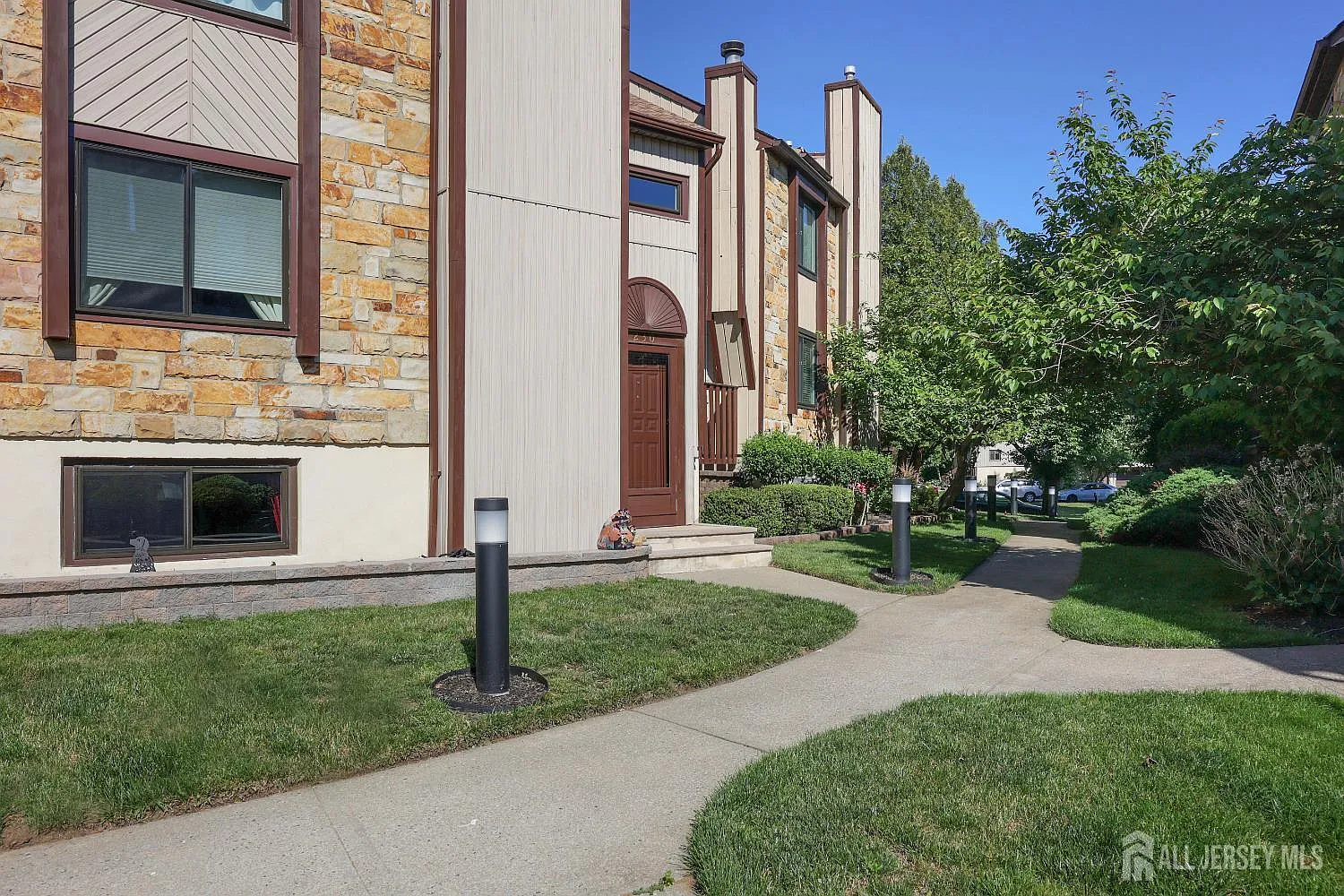 3 bed, 2.5 bath, $3,500 — Photo 2
