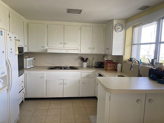 4th image of 2840 N Ocean Boulevard #501